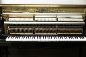 Pogled na otvoreni pijanino